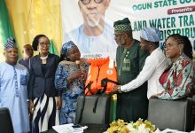 FG Donates 3500 Life-jackets To Ogun State Waterways Operators